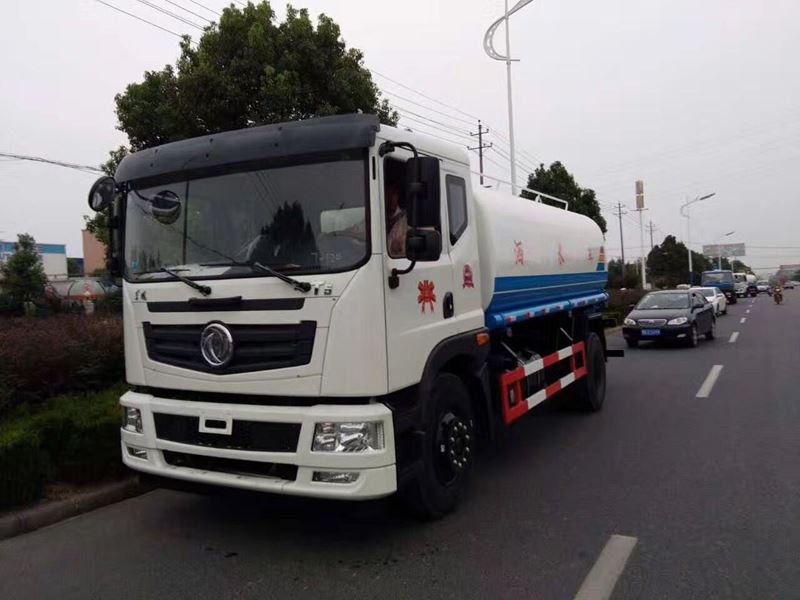 12����12�����|�L(f��ng)T5�G����ˮ܇�DƬ