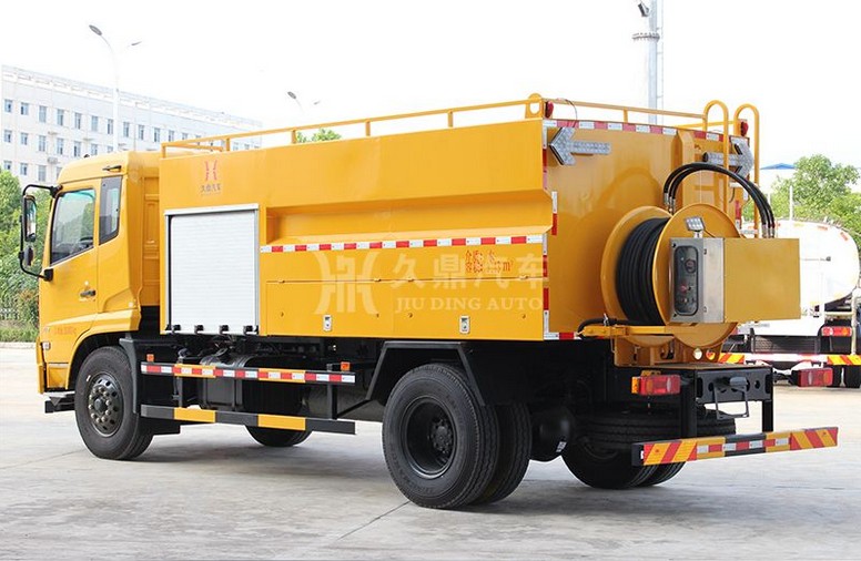 多功能灑水車——東風天錦清洗灑水車4