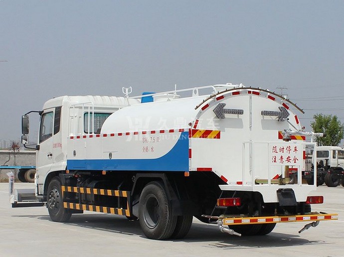 多功能灑水車——東風天錦高壓清洗灑水車2