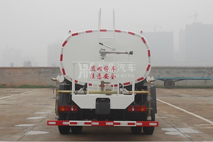 環衛灑水車廠家在哪里_12噸東風天錦環衛灑水車4
