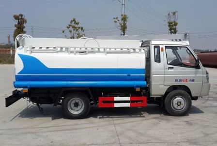 小型灑水車視頻_3噸時風(fēng)風(fēng)菱小型灑水車3