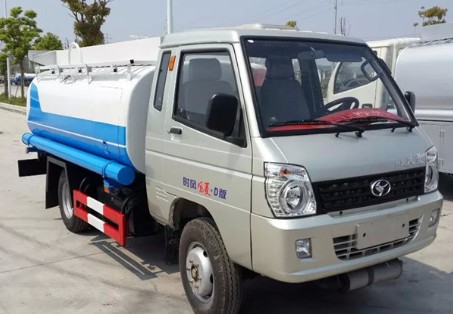 小型灑水車視頻_3噸時風(fēng)風(fēng)菱小型灑水車4