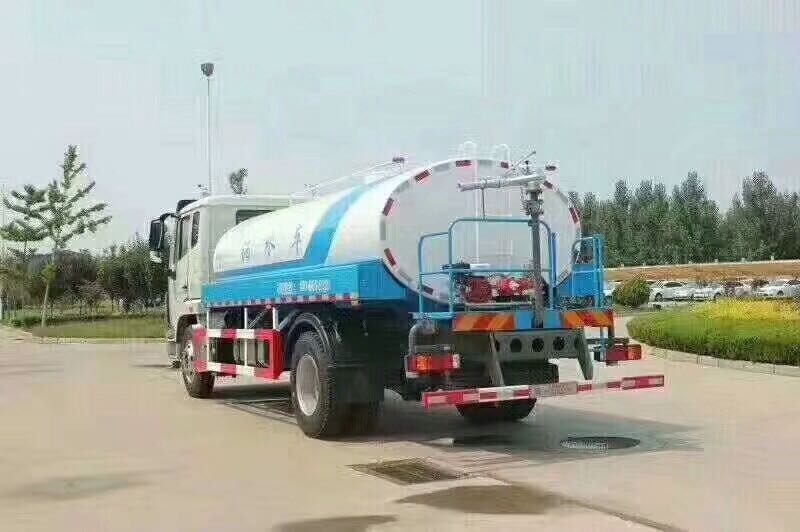 10噸灑水車報(bào)價(jià)多少錢一輛_國五重汽豪瀚10噸綠化灑水車廠家價(jià)格3