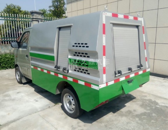 公路灑水車灑水圖片_長安小型公路灑水車4