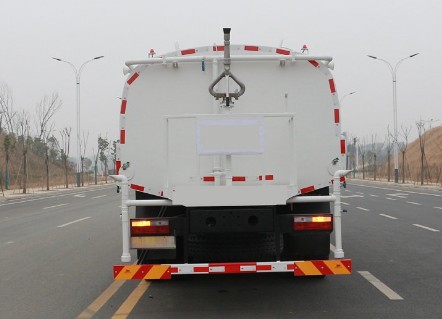 20噸灑水車自重多少噸呢_東風御龍后雙橋20噸綠化灑水車廠家價格4