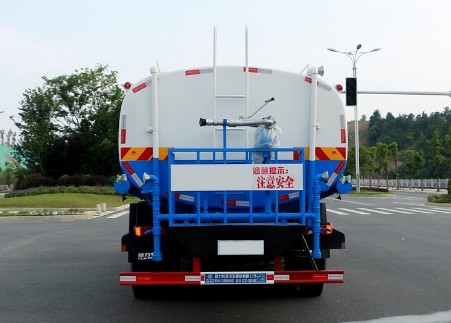 20噸灑水車報(bào)價(jià)表_東風(fēng)專底后雙橋20噸綠化灑水車廠家價(jià)格4