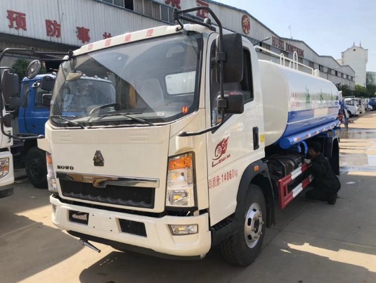 重汽豪沃12噸綠化灑水車廠家價格2
