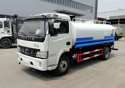 8噸灑水車多少錢一臺_躍進8噸綠化灑水車廠家價格3