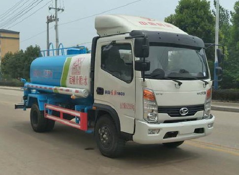五方灑水車多重_時(shí)風(fēng)風(fēng)馳5方綠化灑水車廠家價(jià)格2