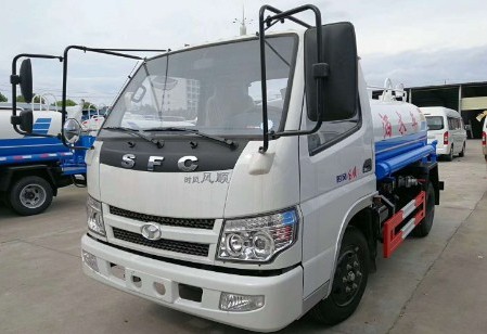 3噸灑水車廠家價(jià)格_3噸時(shí)風(fēng)風(fēng)順?biāo){牌綠化灑水車2