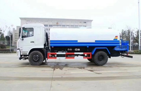 15噸灑水車租賃報價表_東風專底15噸綠化灑水車廠家價格3
