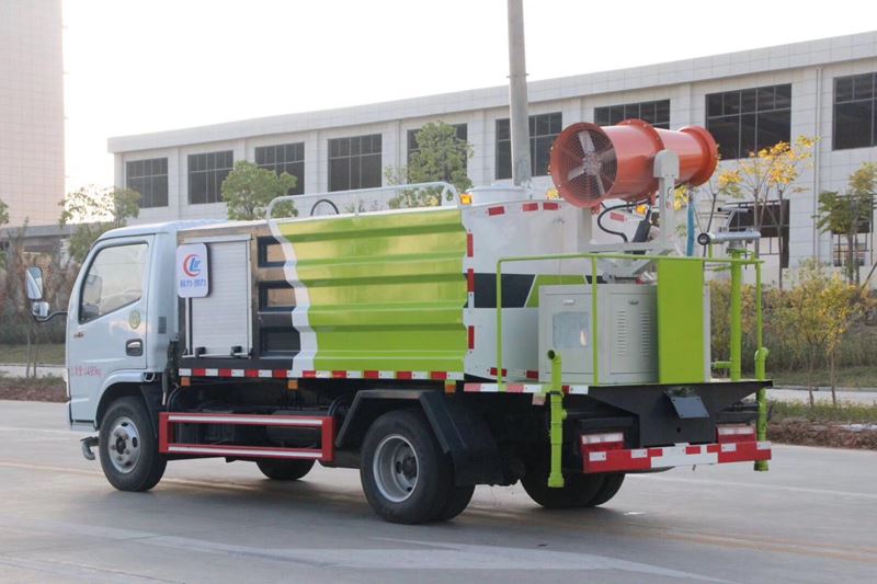 藍(lán)牌灑水車和黃牌灑水車的區(qū)別_東風(fēng)小多利卡5方藍(lán)牌抑塵車3