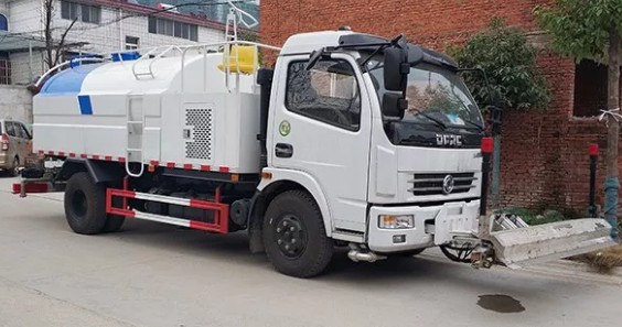 公路灑水車_東風(fēng)多利卡3800軸距路面清洗車