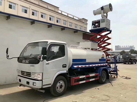 帶升降平臺(tái)的霧炮灑水車 帶升降平臺(tái)的霧炮灑水車