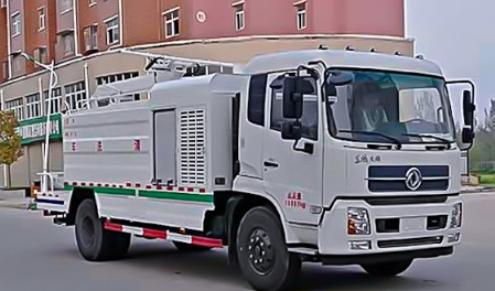 多功能灑水車_東風(fēng)天錦太陽(yáng)能光伏板清洗車3