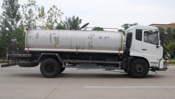 東風天錦灑水車(不銹鋼罐體)高清圖片 東風天錦灑水車(不銹鋼罐體)高清圖片