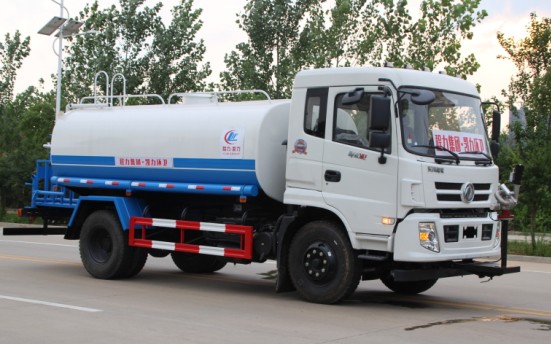 東風(fēng)御虎12噸灑水車高清圖片 東風(fēng)御虎12噸灑水車高清圖片