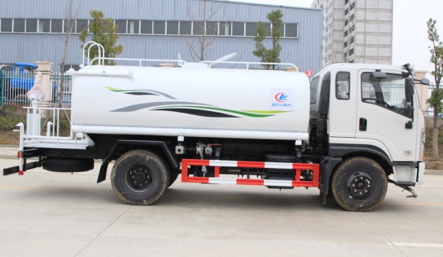 東風新款專用底盤(D1駕駛室)12方灑水車高清圖片 東風新款專用底盤(D1駕駛室)12方灑水車高清圖片