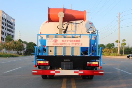 東風(fēng)145灑水車帶霧炮高清圖片 東風(fēng)145灑水車帶霧炮高清圖片