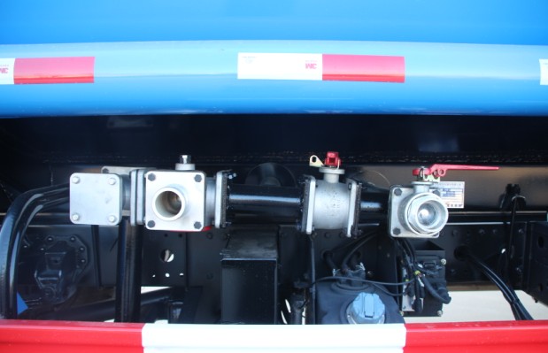 東風(fēng)145灑水車帶霧炮圖片 東風(fēng)145灑水車帶霧炮圖片