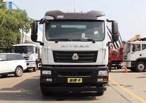 國(guó)六重汽汕德卡多功能抑塵車(chē)2