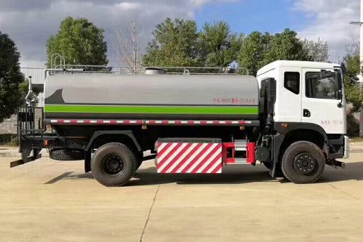 國(guó)六14噸東風(fēng)天然氣灑水車(chē) 國(guó)六14噸東風(fēng)天然氣灑水車(chē)