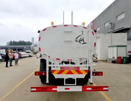 國(guó)六20方東風(fēng)隨專D913后雙橋?yàn)⑺? alt=