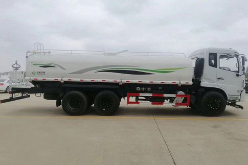 國(guó)六20方東風(fēng)隨專D913后雙橋?yàn)⑺? alt=