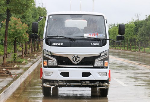 國六5方東風(fēng)福瑞卡帶霧炮灑水車圖片 國六5方東風(fēng)福瑞卡帶霧炮灑水車圖片
