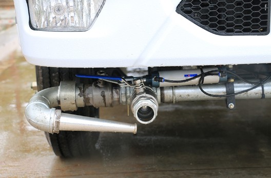 國六5方東風(fēng)福瑞卡帶霧炮灑水車圖片 國六5方東風(fēng)福瑞卡帶霧炮灑水車圖片