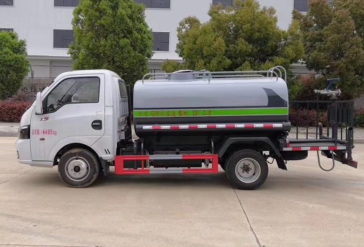 3噸灑水車價(jià)格_國(guó)六3方柴油東風(fēng)途逸綠化灑水車廠家價(jià)格3