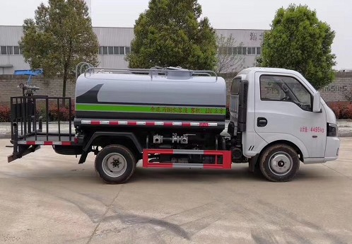 3噸灑水車價(jià)格_國(guó)六3方柴油東風(fēng)途逸綠化灑水車廠家價(jià)格4