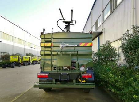 東風六驅光伏板清洗車圖片 東風六驅光伏板清洗車圖片