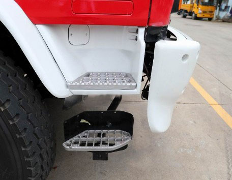 消防車(chē)駕駛室后排腳踏板圖片 消防車(chē)駕駛室后排腳踏板圖片