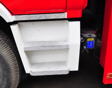 消防車(chē)駕駛室后排腳踏板圖片 消防車(chē)駕駛室后排腳踏板圖片