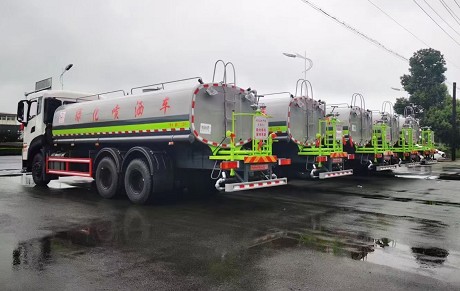 國(guó)六東風(fēng)天龍后雙橋18方灑水車(chē)批量發(fā)車(chē)圖片 國(guó)六東風(fēng)天龍后雙橋18方灑水車(chē)批量發(fā)車(chē)圖片