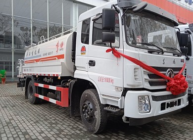 國(guó)六東風(fēng)濰柴160馬力12方灑水車(chē) 國(guó)六東風(fēng)濰柴160馬力12方灑水車(chē)