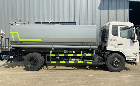 國六東風天錦拉熱水的灑水車 國六東風天錦拉熱水的灑水車