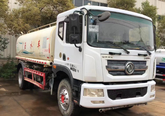 二手15方六缸機灑水車_二手15方東風多利卡D9灑水車2