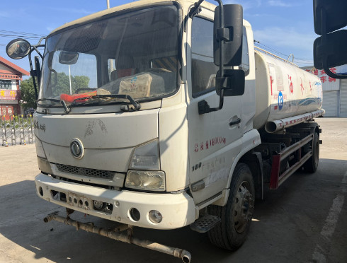 二手東風(fēng)天錦灑水車_二手15方東風(fēng)天錦灑水車2