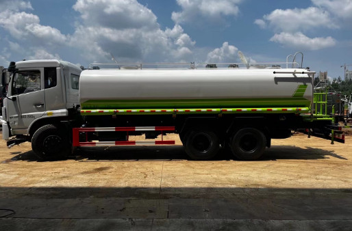 東風(fēng)隨專(K6)20方灑水車 東風(fēng)隨專(K6)20方灑水車