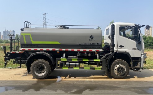 東風凱普特9方四驅灑水車_CLT5125GPSEQ6型綠化噴灑車2